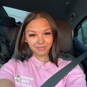 Meet your Posher, Adrianna